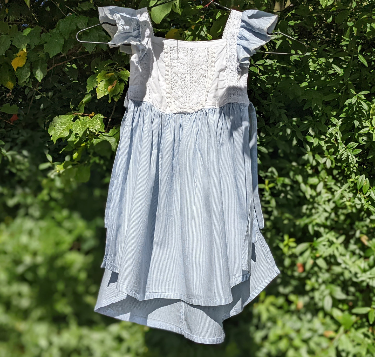 Forklæde-kjole – Det grønne hus haven